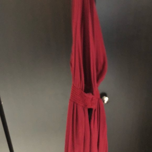 Grecian-style red maxi dress with deep plunge - Picture 4 of 6